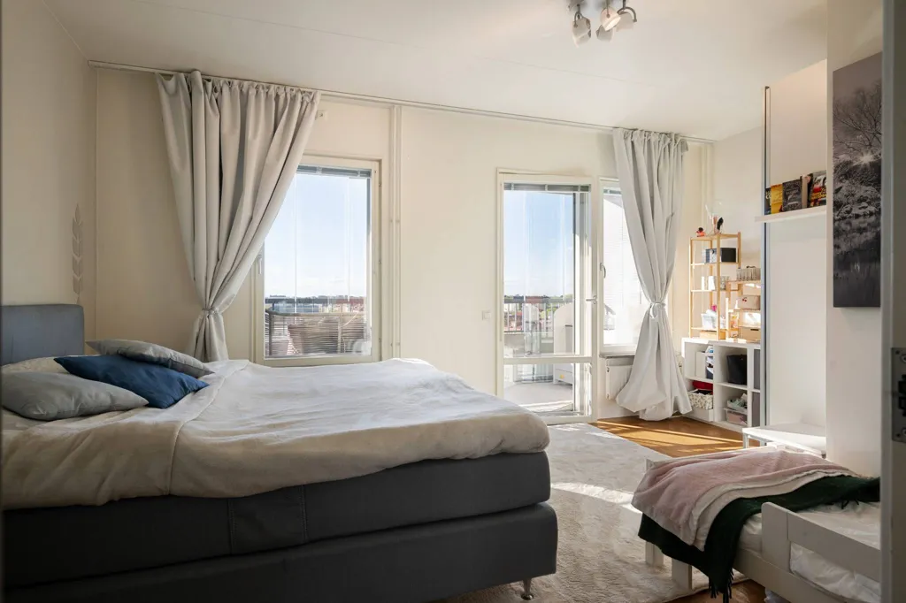 Magamistoad - Apartment with Double Balconies in Sundbyberg