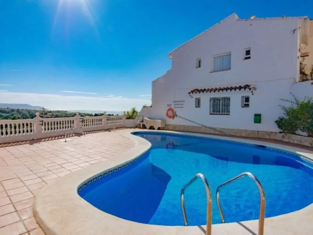 Piscine - Semi-Detached Villa with Sea Views in Nerja