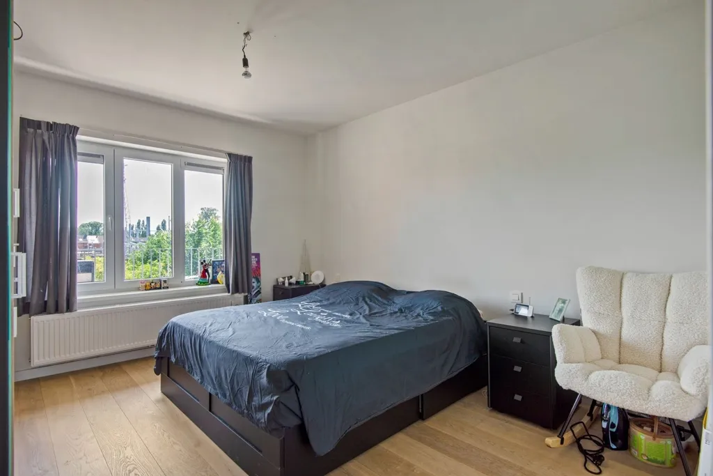 Chambres - Appartement Rénové avec Garage à Lier