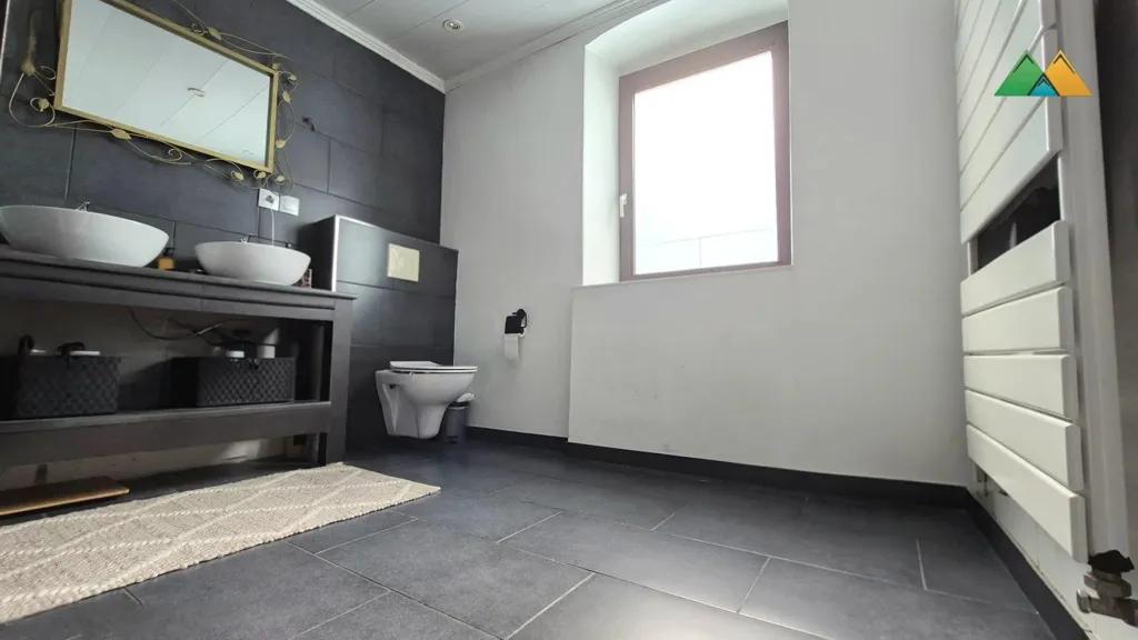 Salles de bain - Maison avec Terrasse et Jardin à Wormeldange