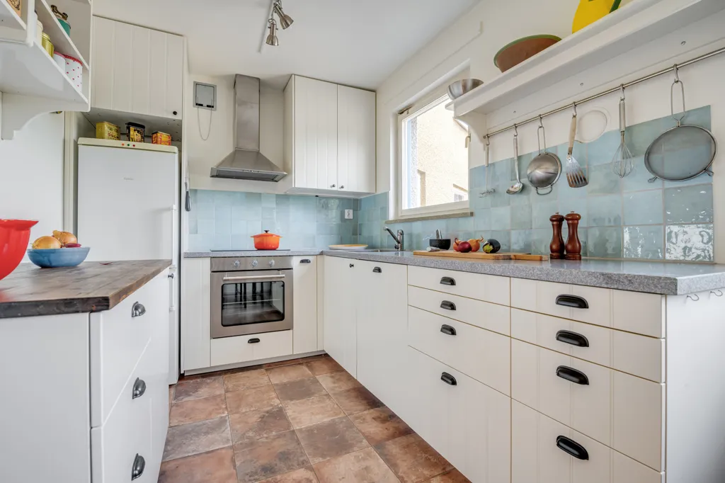 Cuisine - Charming 3-Bedroom with Balcony in Solna