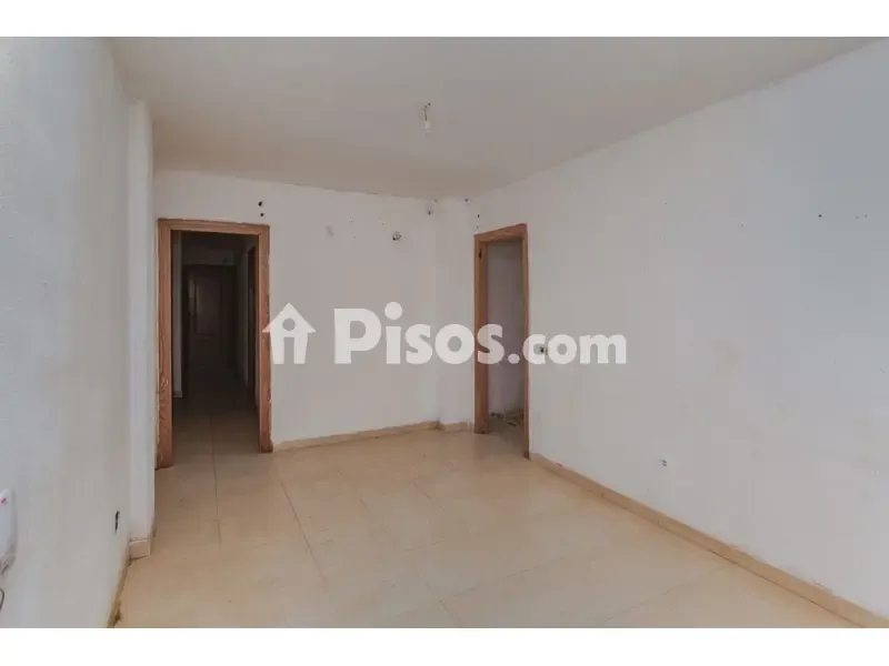 Rooms - Flat for Renovation in Roquetas de Mar