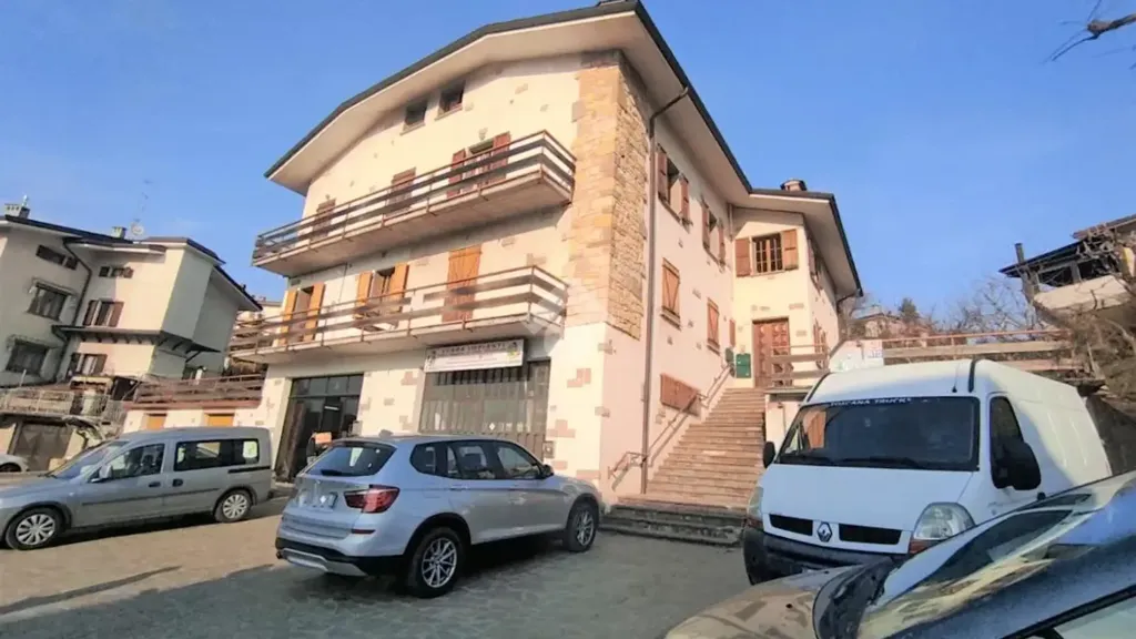 Esterno - Mansard Trilocale with Balcony in Serramazzoni