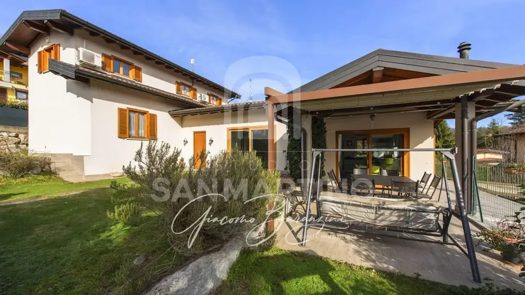 Extérieur - Villa with Garden in Travedona-Monate