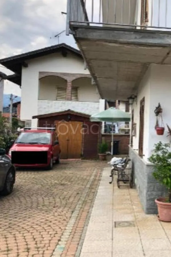 Välivaade - Two-Storey House with Garden in Perrero