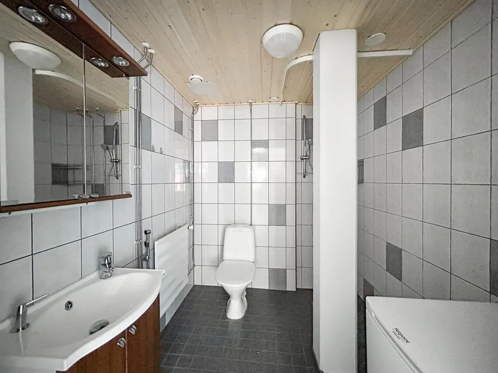 Salles de bain - Stylishly Renovated Flat with Terrace in Puijonlaakso