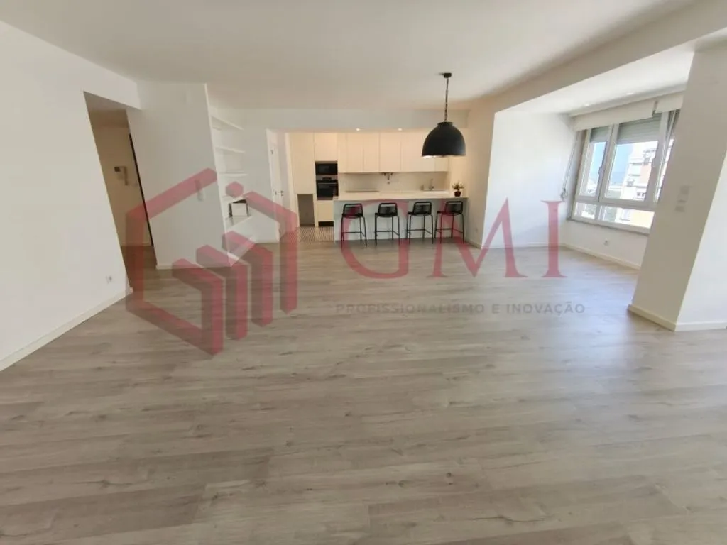 Séjour - Luxury Flat with Private Box in Loures