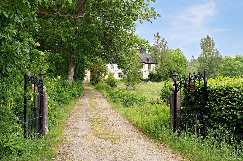 Exterior - Historic Manor with River View in Blekinge