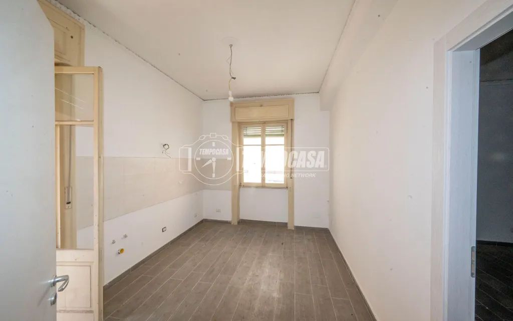 Pièces - Trilocale with Balcony in Messina