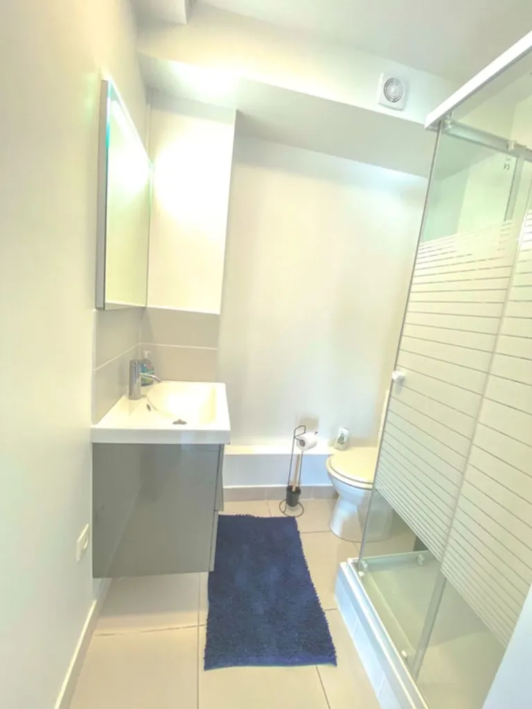 Salles de bain - Chambre Meublée en Colocation à Rosny Sous Bois
