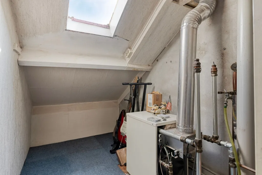 Toad - Renovatable Corner House with Garden in Goes