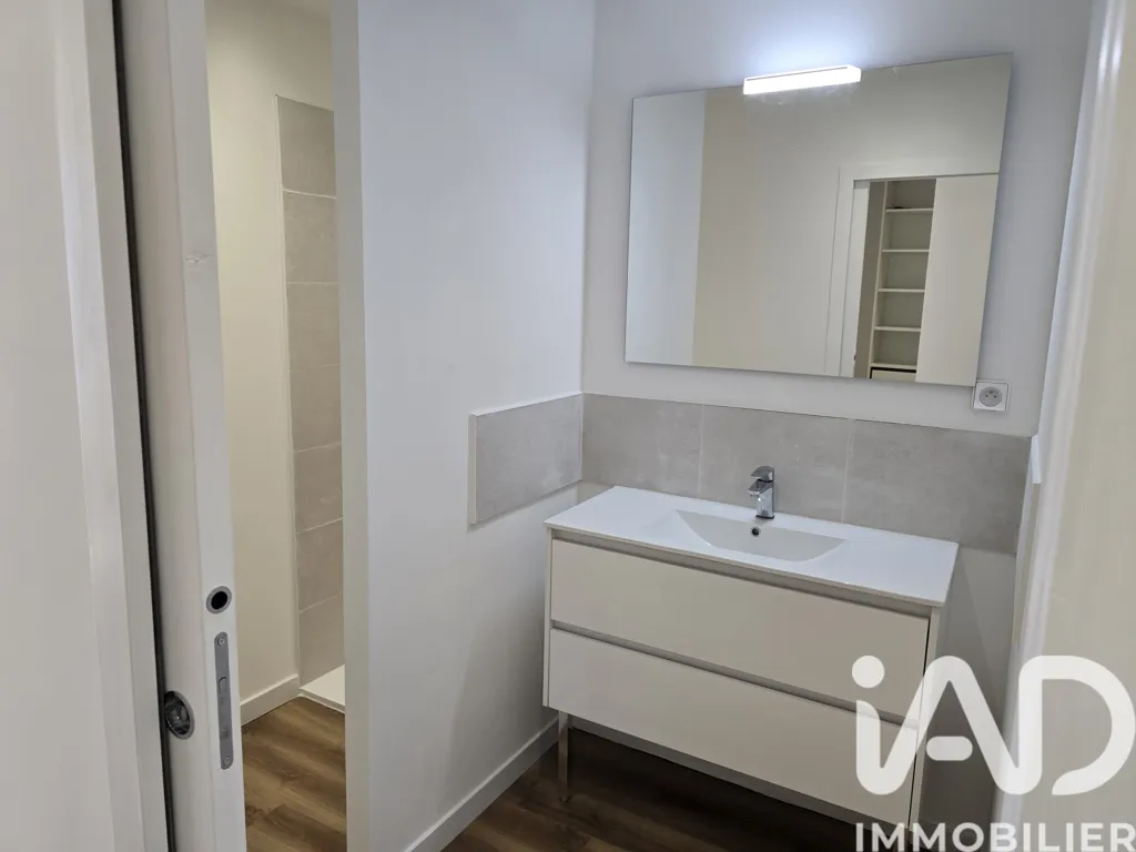 Salles de bain - Maison Rénovée avec Terrasse à Moragne