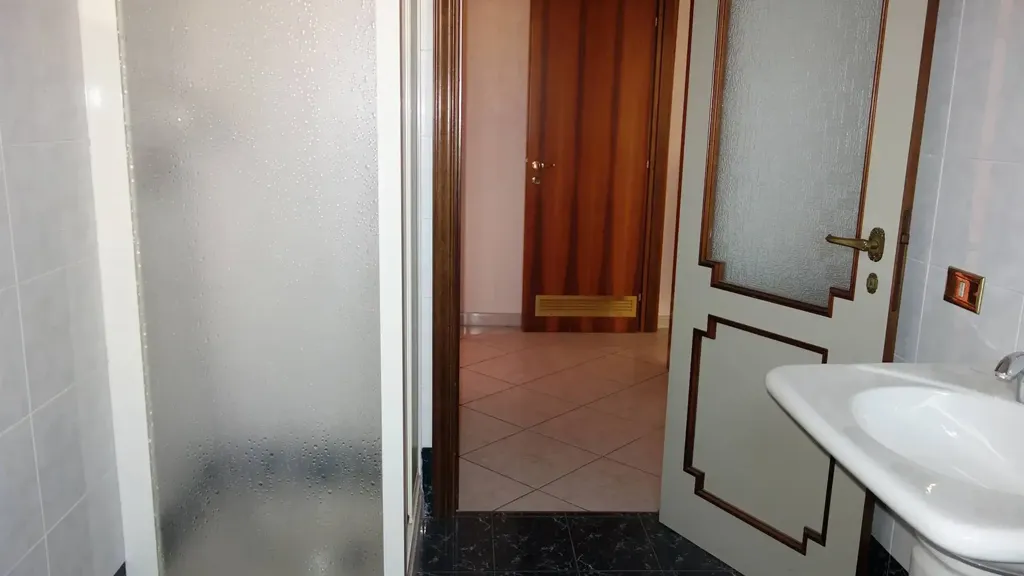 Salles de bain - Semi-detached House with Balcony in San Severo