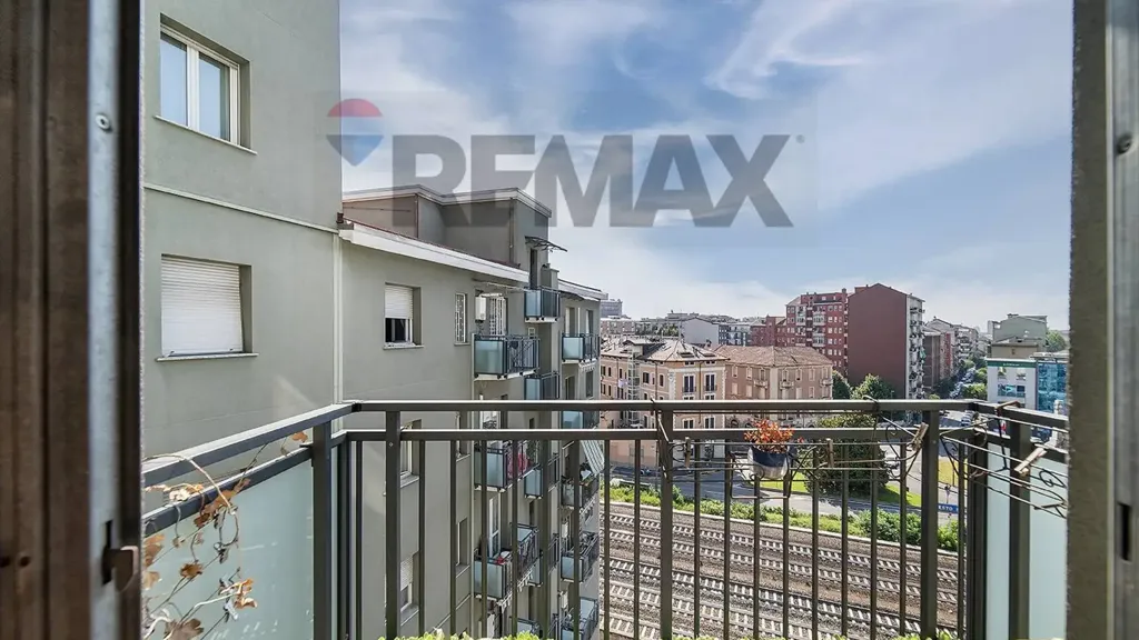 Balcon - Triplex with Balcony in Sesto San Giovanni