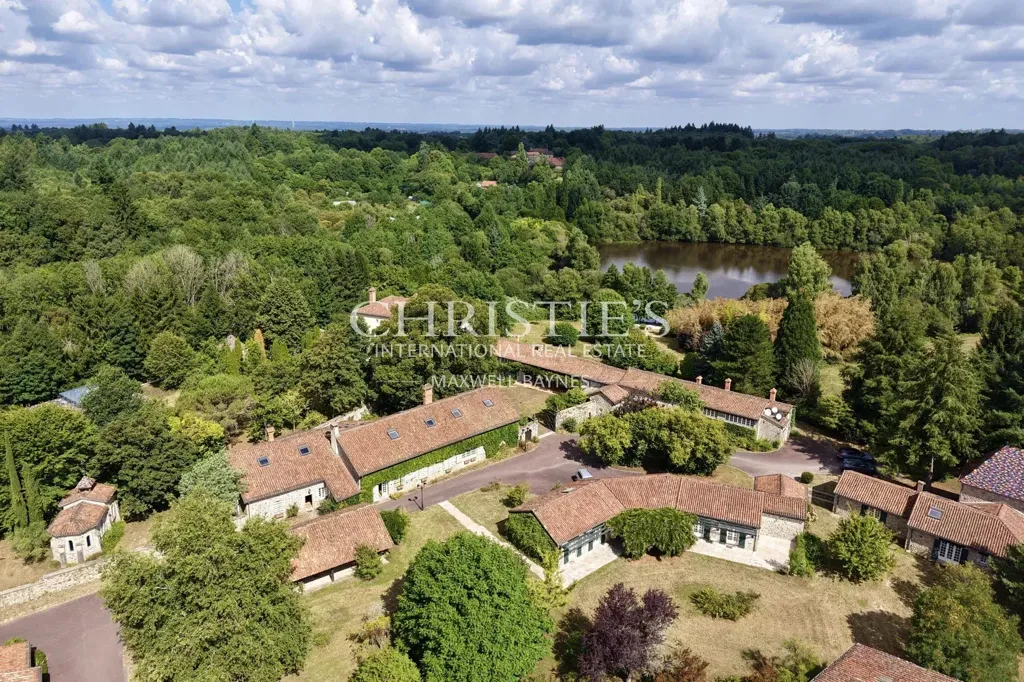 Vue aérienne - Domaine Historique avec Écuries dans le Périgord Vert
