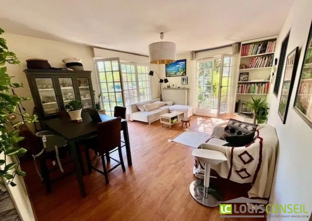 Living Room - 3-Piece Flat with Balcony in Châtenay-Malabry
