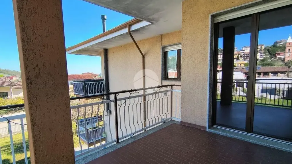 Rõdu - Rented Apartment with Balcony in Cervere