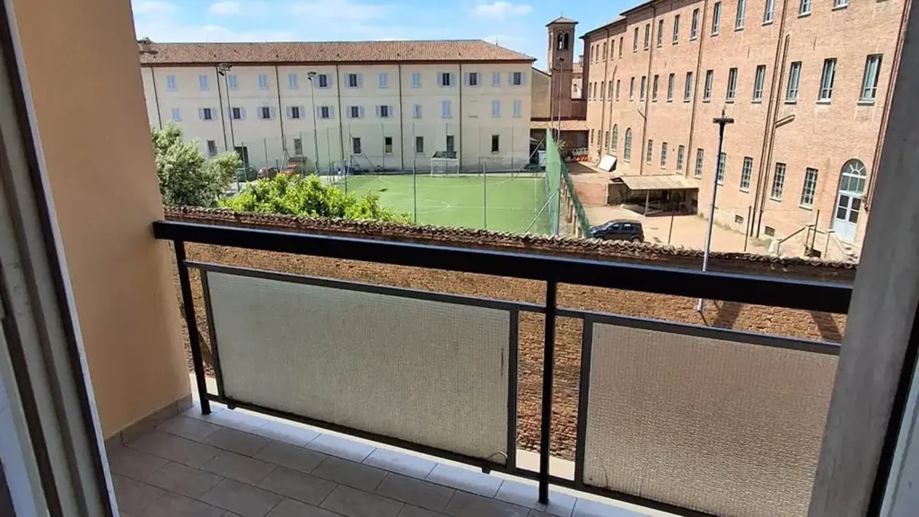 Rõdu - Apartment with Balconies in Piacenza