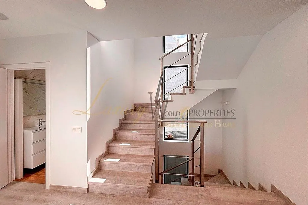 Toad - Modern Villa with Private Pool in El Madroñal