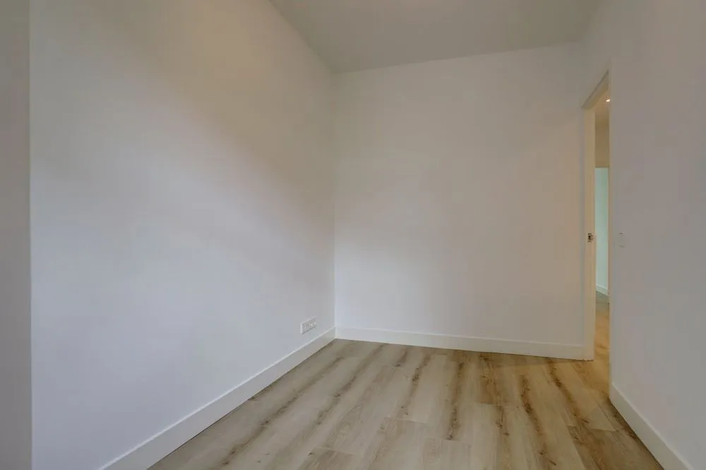 Pièces - 3-Bedroom Apartment with Balcony in Amsterdam