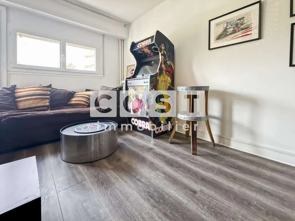 Living Room - Luxury Flat with Balcony in Courbevoie