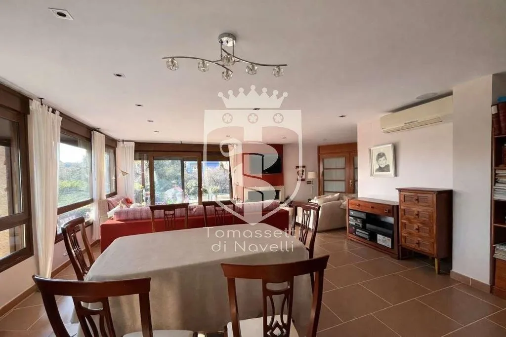 Söögituba - Detached House with Multiple Units in Torrelodones