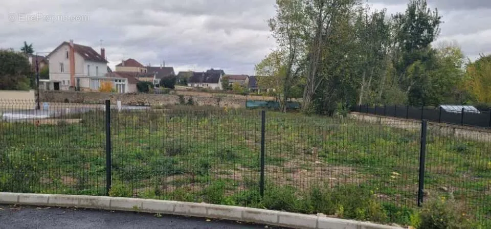 Jardin - Terrain Viabilisé avec Jardin à Le Mée-sur-Seine