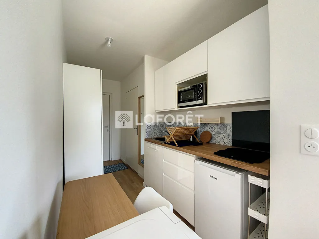 Cucina - Meubled Studio with Balcony in Vernon