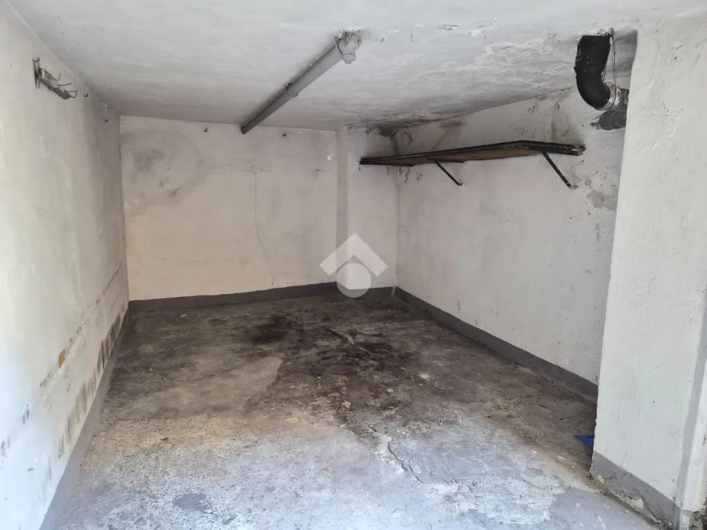 Garaaž - Strategically Located Parking Space in Torino