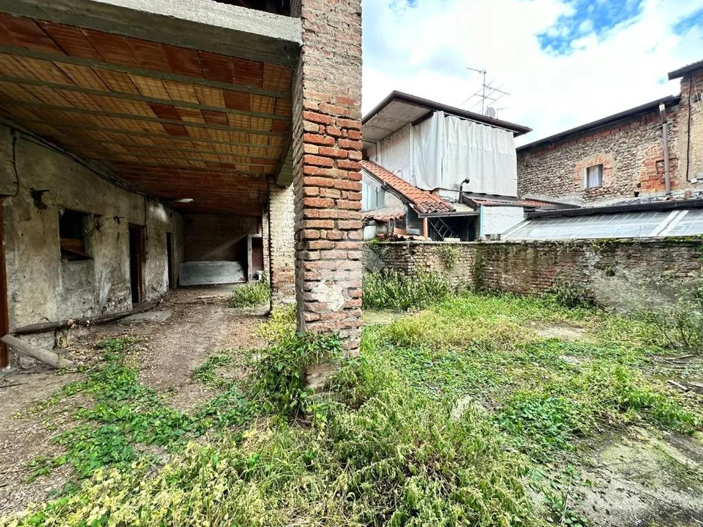 Jardin - Rustic Property with Potential in Ciserano
