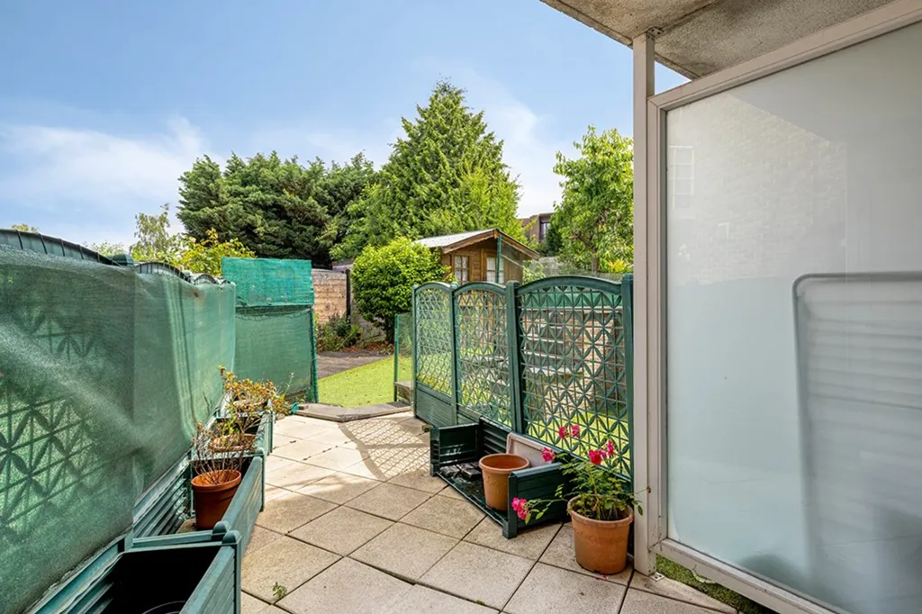 Aed - Accessible 2-Bed Apartment with Garden in Machelen