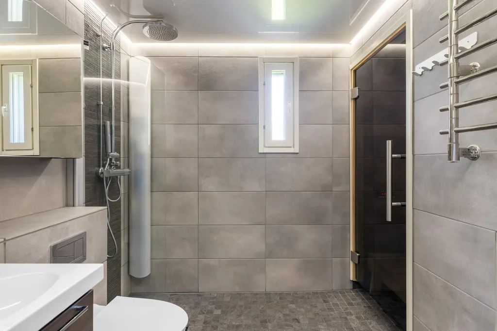 Salles de bain - Modernised Apartment with Sauna in Leppävaara, Espoo