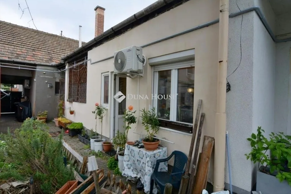 Giardino - Apartment with Garage in Budapest 15th District