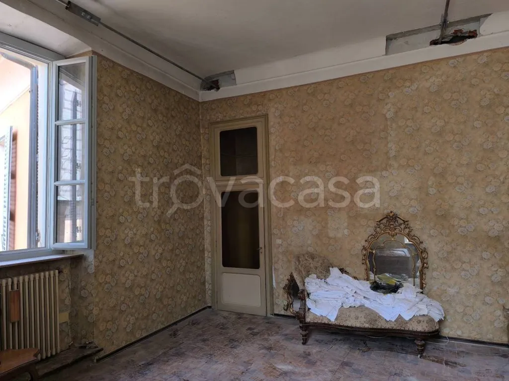 Séjour - Historic Apartment with Piazza View in Mondovì