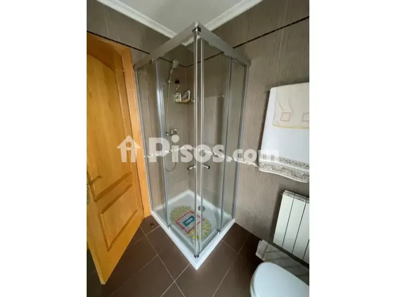 Bathrooms - Chalet with Large Garden in Barcena de Cicero