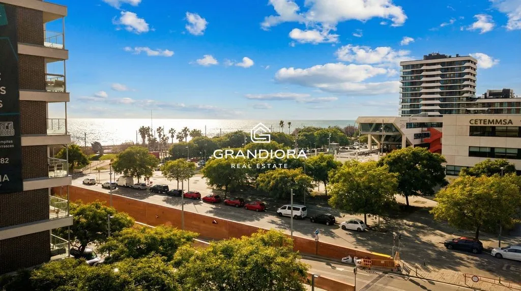 Rõdu - Penthouse with Sea View in Mataró