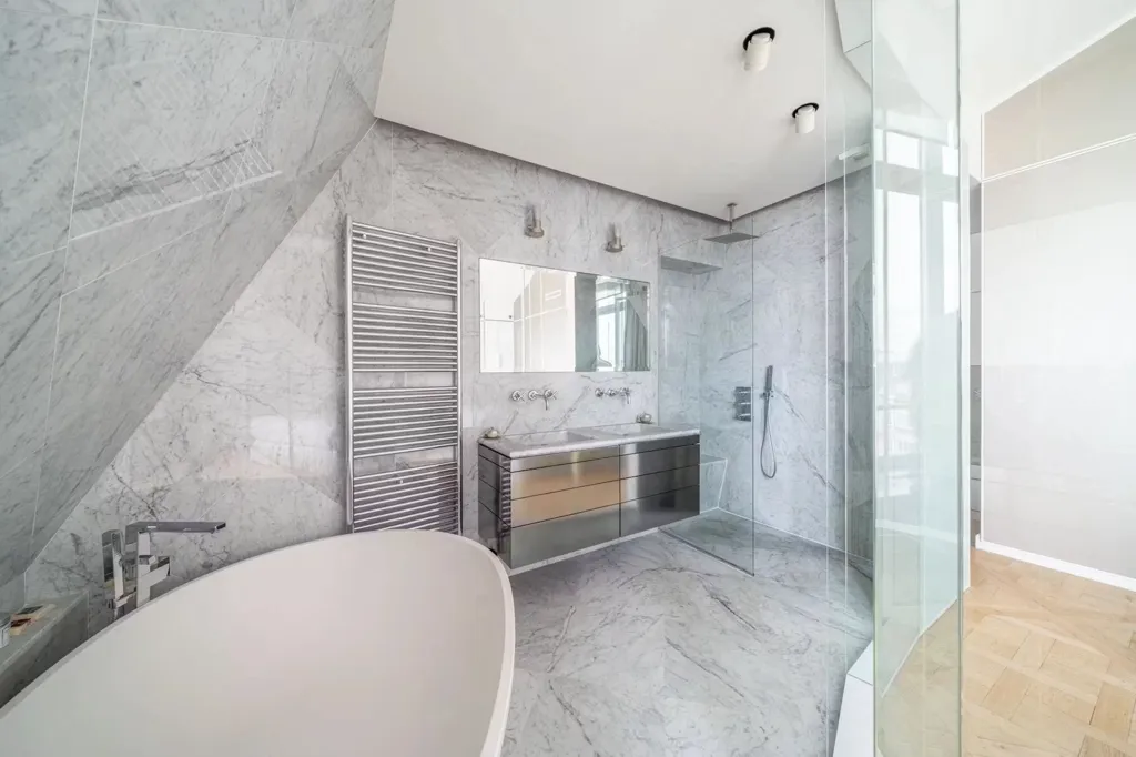 Vannitoad - Haussmannian Penthouse with Balcony in Paris 16