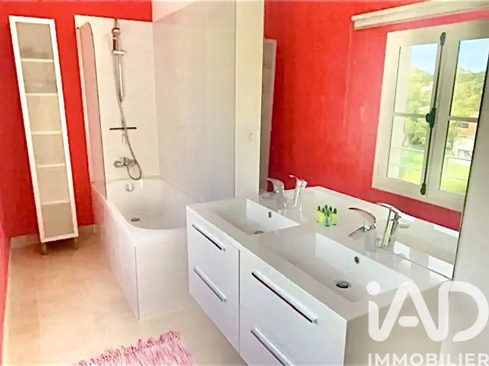 Vannitoad - Belle Époque Apartment with Sea View in Saint-Raphaël
