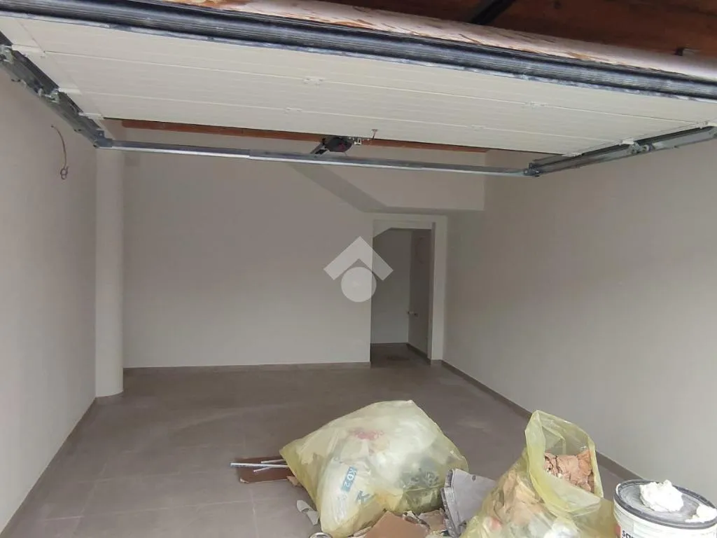 Garage - Rearranged Bifamily Portion with Solar in Cerea