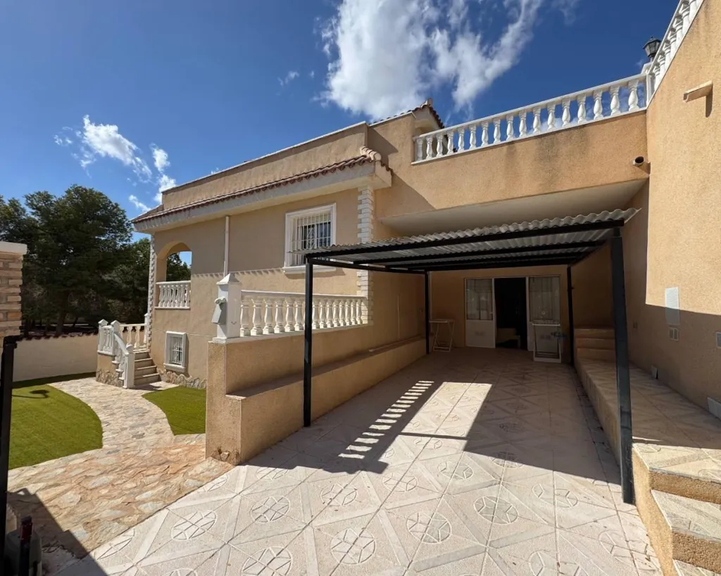 Terrass - Seven-Bedroom Villa with Pool in Ciudad Quesada