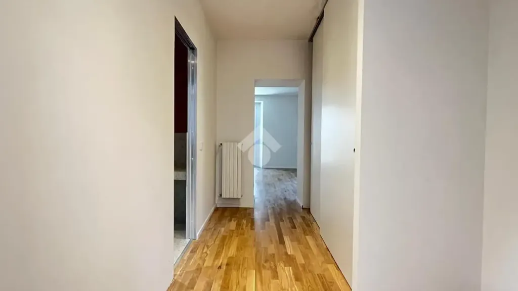 Esik - Rustic Flat with Balcony in Milan