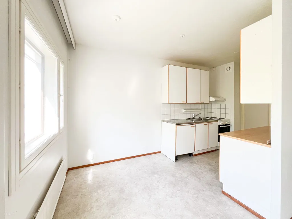 Küche - Bright Corner Flat with Balcony in Koivukylä, Vantaa