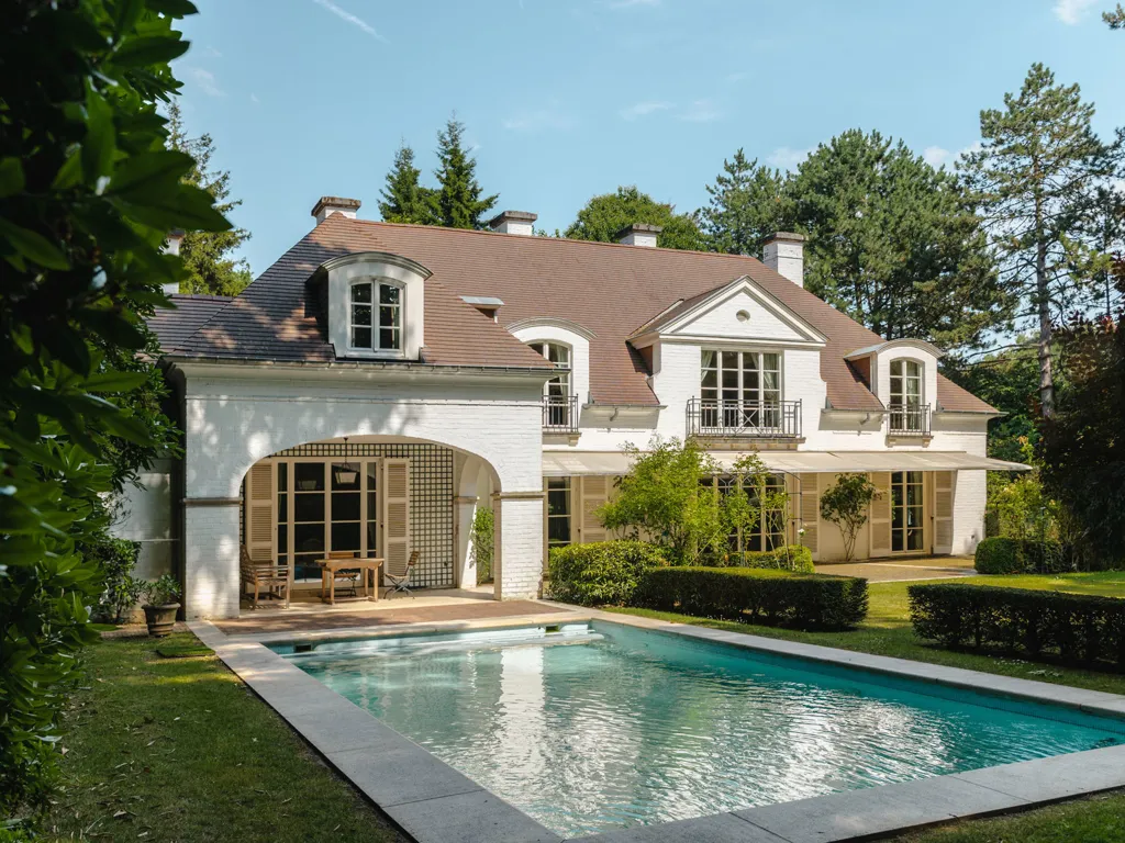 Bassein - Classic Villa with Pool in Kraainem