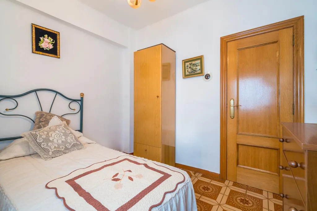 Chambres - Apartment with Pool in Els Orriols, Valencia