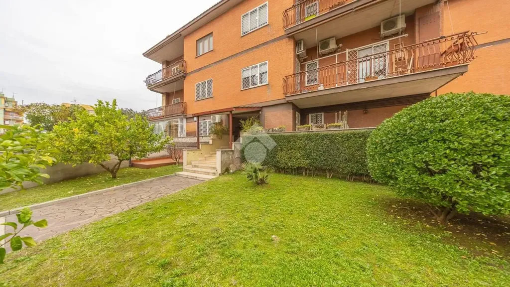 Jardin - Apartment with Balconies in La Rustica, Rome
