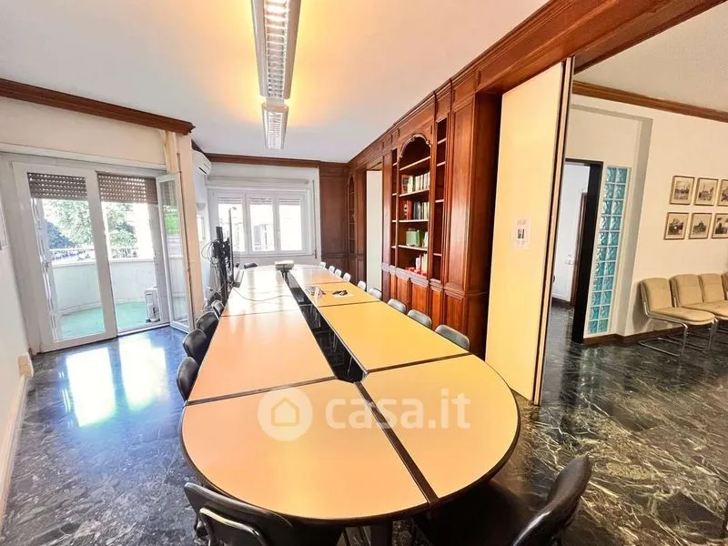 Bureau - Versatile Apartment in Via Torlonia, Rome