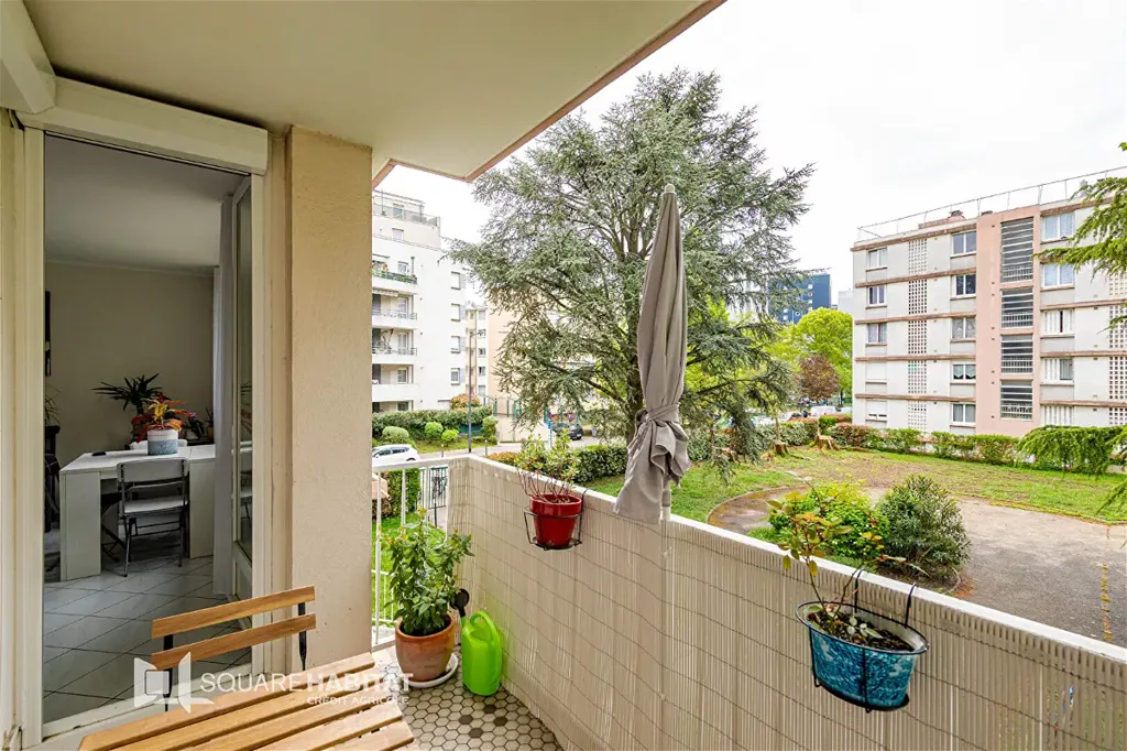 Rõdu - 3-Bedroom Apartment with Balcony in Grenoble