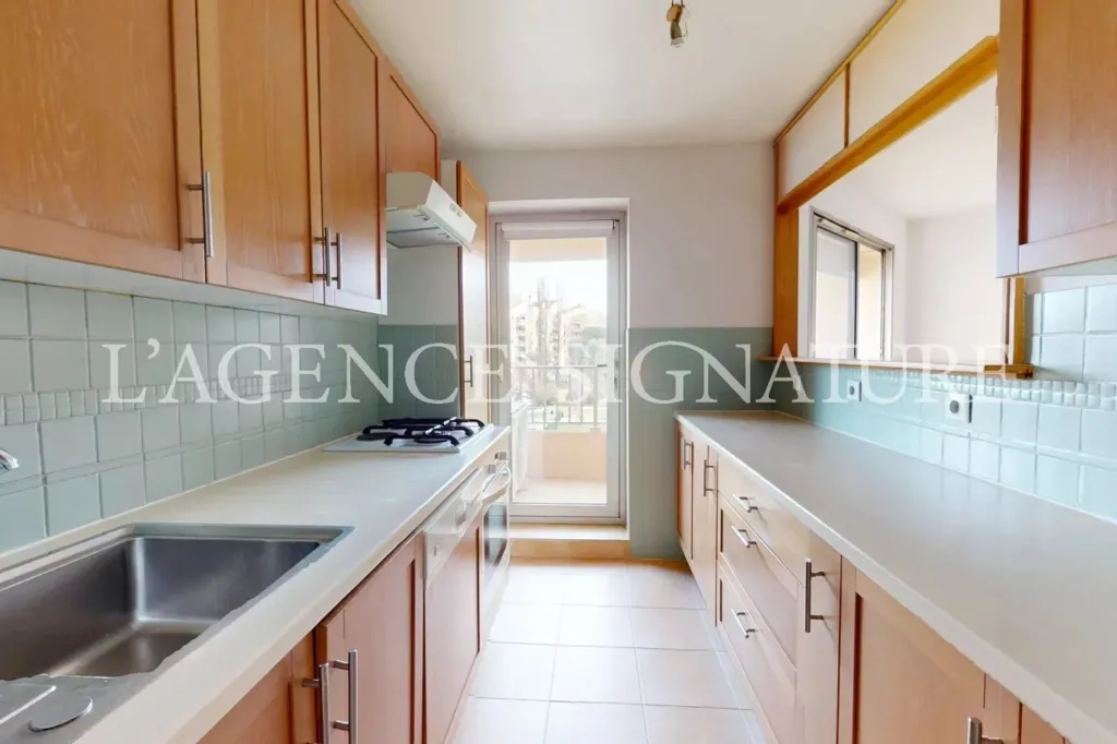 Köök - Traversant Apartment with Terrace in Le Cannet