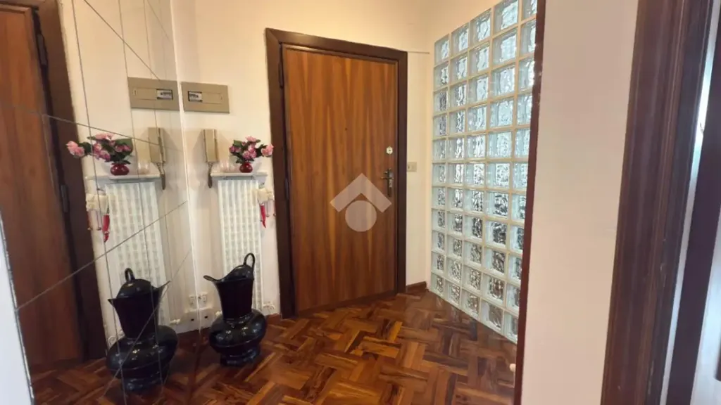 hallway_entrance