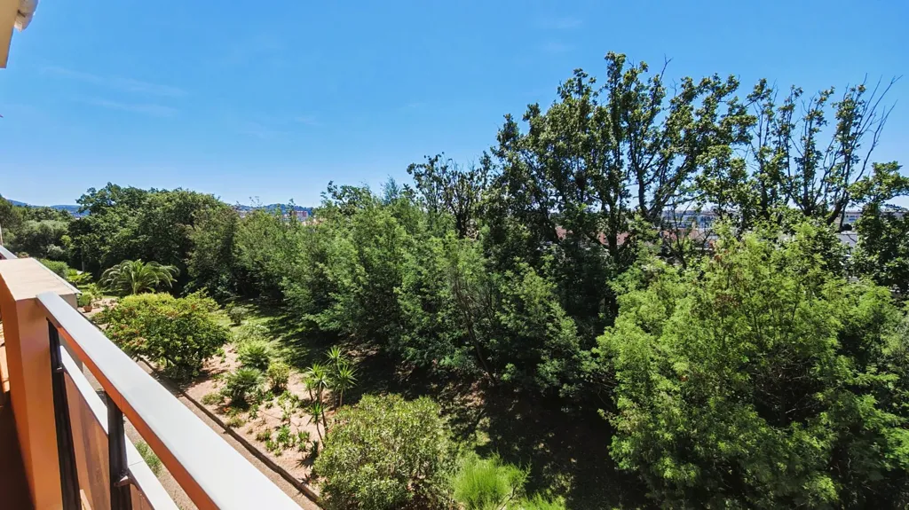 Balcon - Appartement avec Terrasse et Vue Panoramique à Fréjus